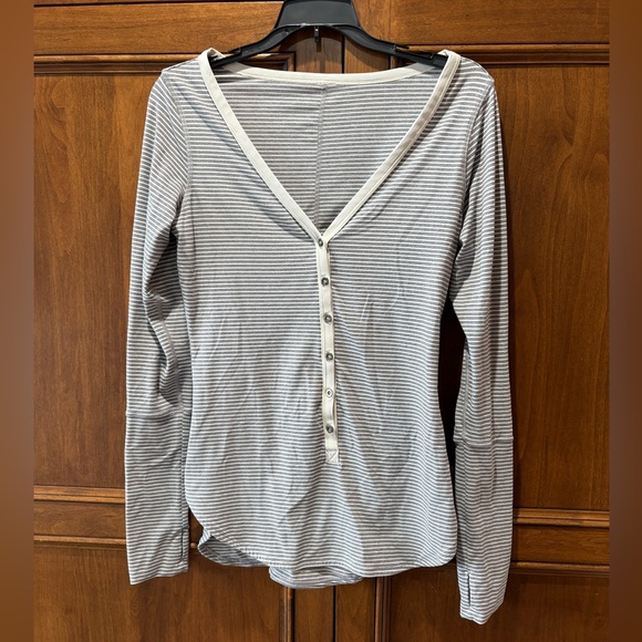 Lululemon ~ Awesoma Henley ~ 4 - Picture 2 of 3
